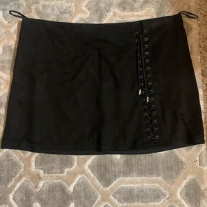 Boohoo black suede mini skirt size 20